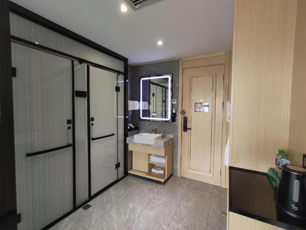 Lanzhou Hualian Hotel Exterior photo