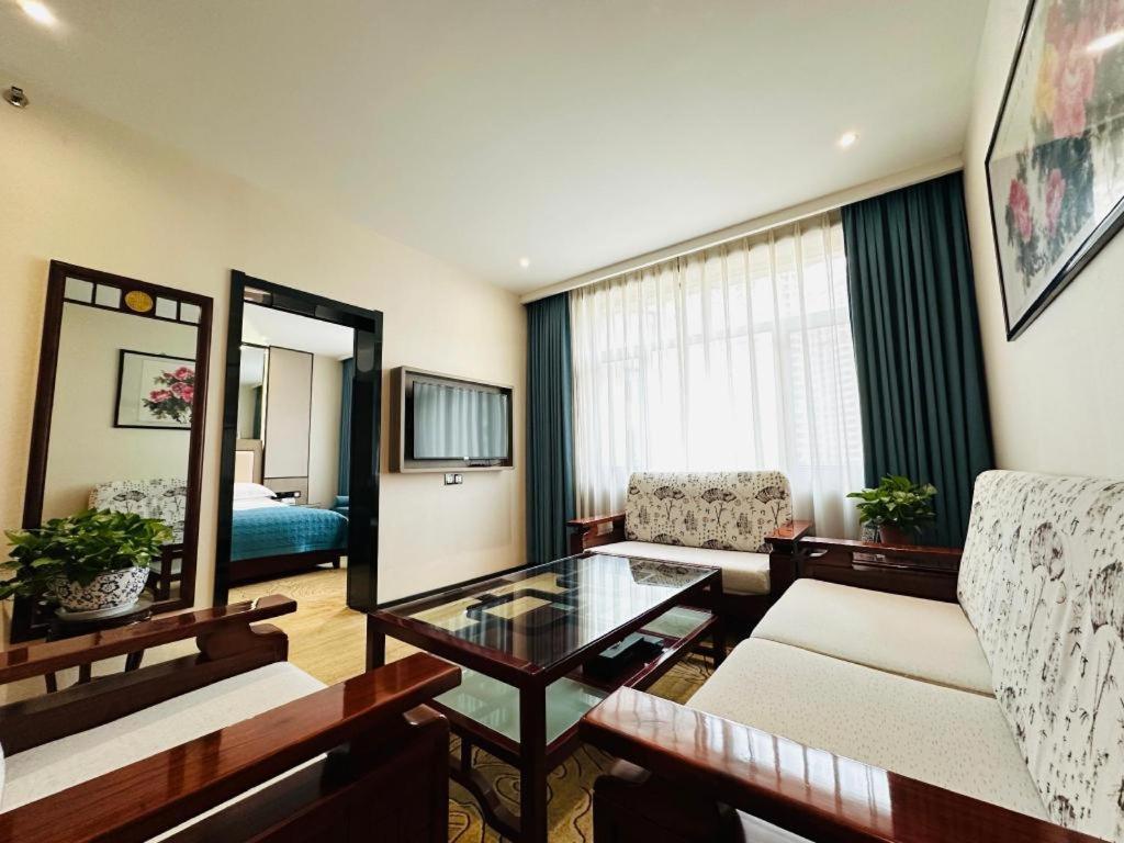 Lanzhou Hualian Hotel Exterior photo