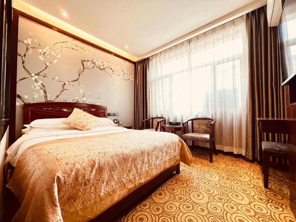 Lanzhou Hualian Hotel Exterior photo